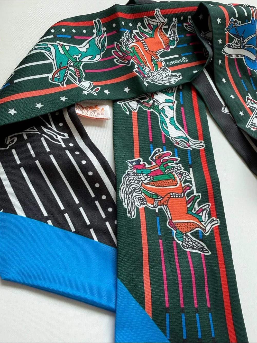 Hermès Pani La Shar Pawnee silk twilly scarf,